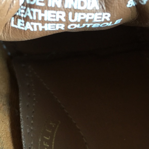 Bostonian Black Lace Oxfords - Picture 6 of 8